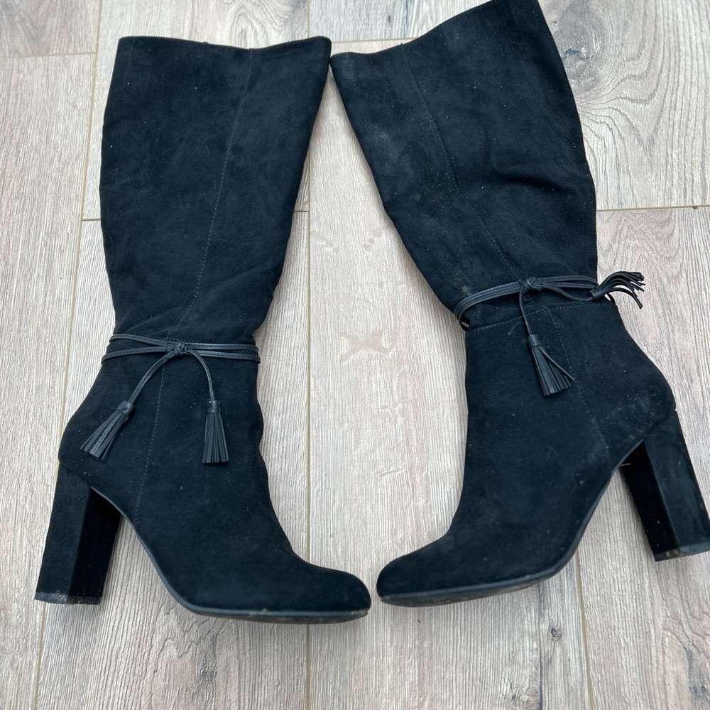 Lauren Conrad black suede high boots 
Size 8
4 inch heels